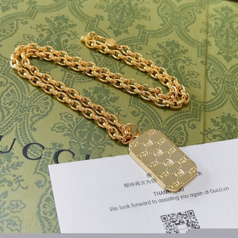 G*u*i necklaces